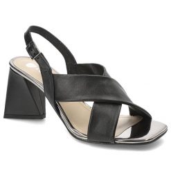 Czarne Sandały Armodo Eleganckie Obuwie Damskie. Czarne klapki damskie Armodo, bez wzorów, ze skóry, bez obcasa, na obcasie, bez zapięcia. Za 339.00 zł.