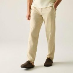 Męskie spodnie Hadlin Cotton Linen ze ściągaczem. Białe spodnie sportowe męskie Regatta, na lato, m, bez wzorów, z bawełny, trekkingowe. Za 329.99 zł.