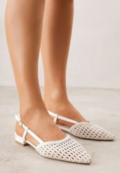 Białe Sandały z Plecioną Cholewką Triscan. Białe sandały damskie Renee, bez wzorów, bez obcasa, na płaskiej podeszwie, bez zapięcia. Za 129.99 zł.