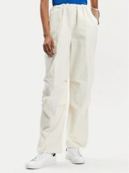 Hugo Spodnie materiałowe Hafisa 50511331 Écru Baggy Fit. Spodnie materiałowe damskie Hugo, bez wzorów, z bawełny. Za 379.99 zł.