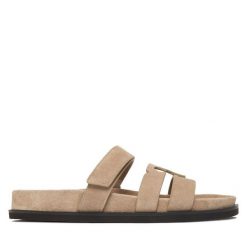 Klapki Tory Burch. Brązowe klapki damskie Tory Burch, bez wzorów, sportowe, bez obcasa. Za 1,659.00 zł.