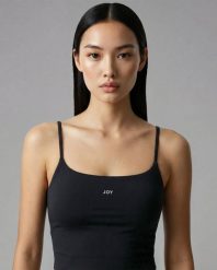 Koszulka bez rękawów Softform™ - Czarny. Czarne koszulki sportowe damskie JOY STUDIO, m, bez wzorów, ze skóry, bez kołnierzyka, bez ramiączek, na fitness i siłownię. Za 168.00 zł.