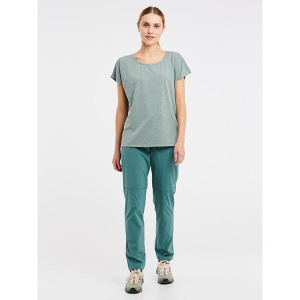 Spodnie damskie Protest Prtevodia. Zielone spodnie sportowe damskie Protest, bez wzorów. Za 383.00 zł.