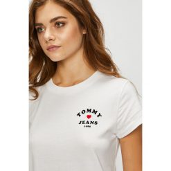 Tommy Jeans - Top. Szare topy damskie Tommy Jeans, z bawełny, z okrągłym kołnierzem, z krótkim rękawem. Za 159.90 zł.