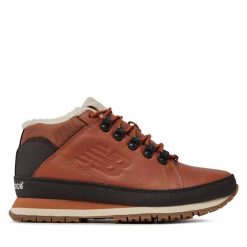 Trzewiki New Balance. Brązowe botki męskie New Balance, bez wzorów, bez zapięcia. Za 599.99 zł.
