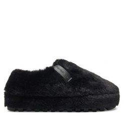 Kapcie Calvin Klein Jeans. Czarne kapcie damskie Calvin Klein Jeans, bez wzorów, z jeansu. Za 289.99 zł.