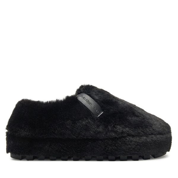 Kapcie Calvin Klein Jeans. Czarne kapcie damskie Calvin Klein Jeans, bez wzorów, z jeansu. Za 289.99 zł.