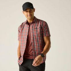 Koszula Regatta Mindano. Czerwone koszule męskie Regatta, bez wzorów, bez kołnierzyka, bez ramiączek, trekkingowe. Za 139.99 zł.