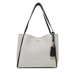 Torebka Guess. Brązowe torebki do ręki damskie Guess, z aplikacjami, klasyczne, bez dodatków. Za 429.99 zł.