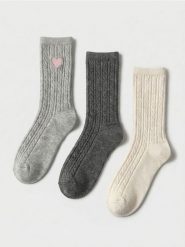 Skarpetki z bawełną z dekoracyjnym splotem 3 pack - wielobarwny. Skarpety damskie Sinsay, bez wzorów, z bawełny. Za 15.99 zł.