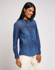 DAMSKA KOSZULA LEE REGULAR WESTERN SHIRT THROUGH THE W 112350256. Kurtki damskie Lee, m, bez wzorów, z jeansu, bez kaptura. Za 149.99 zł.