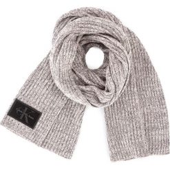 Szal CALVIN KLEIN JEANS - J Basic Rib Scarf K60K603380 611. Szaliki i chusty damskie marki Calvin Klein Jeans. W wyprzedaży za 209.00 zł.
