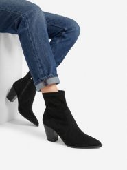 Nine West Botki EO-LBT805720-2 Czarny. Czarne botki damskie Nine West, z materiału, bez obcasa, na słupku, bez zapięcia. Za 329.99 zł.