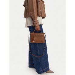 Torebka GINO ROSSI. Brązowe torebki do ręki damskie Gino Rossi, bez wzorów, bez dodatków. Za 229.99 zł.