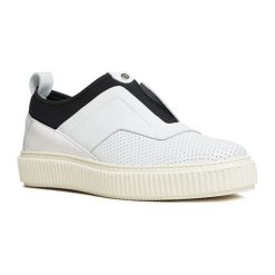 Skórzane sneakersy w kolorze czarno-białym. Białe trampki męskie marki Baldinini, bez wzorów. W wyprzedaży za 649.95 zł.