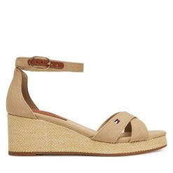 Espadryle Tommy Hilfiger. Brązowe sandały damskie Tommy Hilfiger, bez wzorów, bez obcasa, bez zapięcia. Za 279.99 zł.
