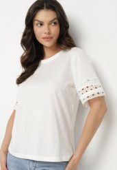 Biały T-shirt z Bawełny Ozdobiony Ażurowym Wzorem Valreia. Białe bluzki damskie Born2be, m, z aplikacjami, z bawełny, bez kołnierzyka. Za 59.99 zł.