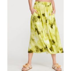 Spódnica z motywem tie-dye - Zielony. Zielone spódnice damskie Reserved, bez wzorów. W wyprzedaży za 49.99 zł.