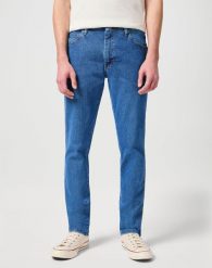 MĘSKIE SPODNIE JEANSOWE WRANGLER RUSTLER SLIM INDIGO MID W10ERC81D 112342563. Niebieskie jeansy męskie Wrangler, eleganckie. Za 179.99 zł.