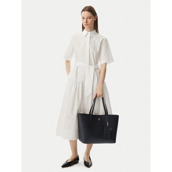 Torebka Tommy Hilfiger. Czarne torebki do ręki damskie Tommy Hilfiger, bez wzorów, bez dodatków. Za 649.99 zł.