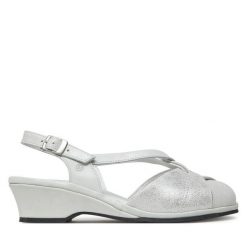 Sandały Suave. Białe sandały damskie Suave, bez wzorów, bez obcasa, na koturnie, bez zapięcia. Za 379.99 zł.