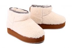 EMU AUSTRALIA W13187 Stinger Micro Flatform Teddy natural, botki damskie. Brązowe botki damskie Emu Australia, z wełny, bez obcasa, bez zapięcia. Za 749.90 zł.