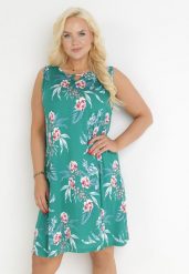 Zielona Kwiecista Sukienka z Ozdobnym Wycięciem i Marszczeniem Lanava. Zielone sukienki damskie Born2be, na imprezę, l, bez wzorów, eleganckie, bez kołnierzyka, bez ramiączek, midi, rozkloszowane. Za 34.99 zł.