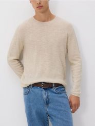 Sweter ze strukturalnej dzianiny - beżowy. Brązowe swetry przez głowę męskie Reserved, l, bez wzorów, z bawełny, bez kołnierzyka. Za 99.99 zł.