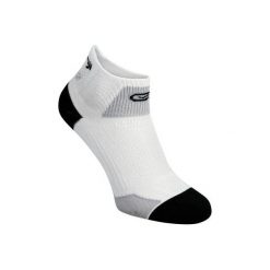 Skarpety do biegania KIPRUN. Skarpety damskie marki KALENJI. Za 19.99 zł.