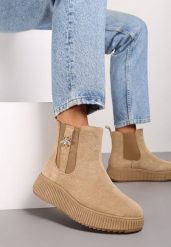 Ciemnobeżowe Botki Typu Sztyblety na Tłoczonej Platformie Zdobione Metalową Aplikacją Allecia. Brązowe botki damskie Renee, z jeansu, eleganckie, bez obcasa, na płaskiej podeszwie, bez zapięcia. Za 99.99 zł.