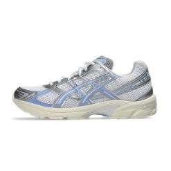 Uniseksowe buty sportowe ASICS GEL-1130 White / Light Sapphire. Niebieskie obuwie sportowe damskie Asics, bez wzorów, z gumy, trekkingowe. Za 450.00 zł.