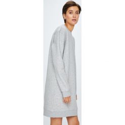Tommy Jeans - Sukienka. Sukienki damskie marki Tommy Jeans. W wyprzedaży za 319.90 zł.