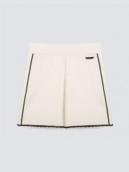 Szorty damskie z wiskozy z kontrastowym wykoŅczeniem białe Mickas 100. Białe szorty sportowe damskie Big Star, na lato, l, bez wzorów, z dzianiny, eleganckie. Za 119.99 zł.