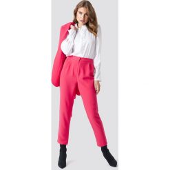 Trendyol Spodnie Tofa - Pink. Spodnie materiałowe damskie marki Trendyol. Za 100.95 zł.