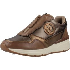 Buty CARMELA 16183004C Brązowy. Brązowe obuwie sportowe damskie Carmela, bez wzorów, ze skóry, trekkingowe. W wyprzedaży za 347.95 zł.