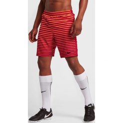 Nike Spodenki męskie Dry Short SQD CL WZ pomarańczowe r. S. Krótkie spodenki sportowe męskie marki bonprix. Za 89.00 zł.
