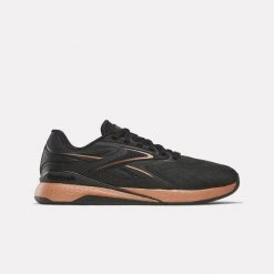 Damskie buty treningowe Reebok NANO X5 EDGE 100263999 czarne. Czarne obuwie sportowe damskie Reebok, bez wzorów, na fitness i siłownię. Za 539.00 zł.