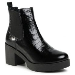 Botki Lasocki. Czarne botki damskie Lasocki, bez obcasa, na słupku, bez zapięcia. Za 111.99 zł.