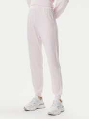 Guess Spodnie materiałowe O5GB05 KCQP2 Różowy Regular Fit. Czerwone spodnie materiałowe damskie Guess, s, z aplikacjami, z materiału. Za 109.99 zł.