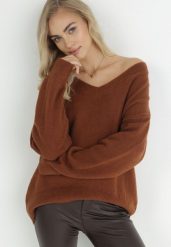 Brązowy Sweter z Wiskozy Oversize Yorate. Brązowe swetry damskie Born2be, uniwersalny, bez wzorów, z bawełny, eleganckie, bez kołnierzyka, bez ramiączek, długie, bez kaptura. Za 109.99 zł.