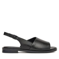 Sandały Lasocki. Czarne klapki damskie Lasocki, bez wzorów, bez obcasa, na płaskiej podeszwie, bez zapięcia. Za 149.99 zł.