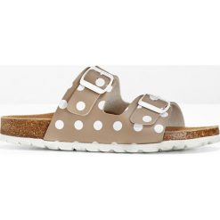 Klapki bonprix brunatno-biały w kropki. Klapki damskie marki bonprix. Za 74.99 zł.