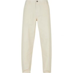 Spodnie z płótna Urban Classics. Białe spodnie materiałowe męskie Urban Classics, m, bez wzorów. Za 267.50 zł.