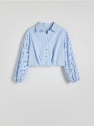 Koszula z ażurowymi rękawami - jasnoniebieski. Niebieskie koszule damskie Reserved, l, w ażurowe wzory, z bawełny, bez kołnierzyka, bez ramiączek. W wyprzedaży za 39.99 zł.