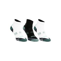 Skarpety sportowe RS900 3 pary. Białe skarpety męskie marki ARTENGO. W wyprzedaży za 29.99 zł.