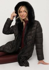 Czarna Pikowana Kurtka z Wiązanym Paskiem i Kapturem z Futerkiem Fenama. Czarne kurtki damskie Born2be, s, bez wzorów, z dzianiny. Za 339.99 zł.