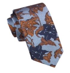 Elegancki Męski Krawat - Alties - Niebieski w Beżowe i Granatowe Kwiaty. Niebieskie krawaty i muchy Alties, bez wzorów, z tkaniny, eleganckie. Za 49.00 zł.