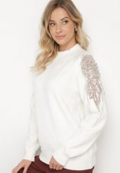 Biały Sweter z Cyrkoniami Perłami i Cekinami Nevalitha. Białe swetry damskie Born2be, na zimę, bez wzorów, bez kołnierzyka, bez ramiączek, bez kaptura. Za 129.99 zł.
