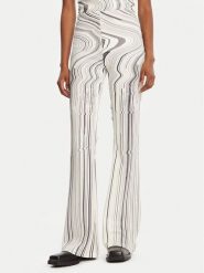 Desigual Spodnie materiałowe Chiara 25WWPK02 Écru Flare Fit. Spodnie materiałowe damskie Desigual, s, bez wzorów, z materiału. Za 339.99 zł.