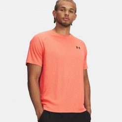 Koszulka męska Under Armour Tech Textured SS. Czerwone buty sportowe męskie Under Armour, m, bez wzorów, bez kołnierzyka, bez ramiączek, na fitness i siłownię. Za 99.99 zł.